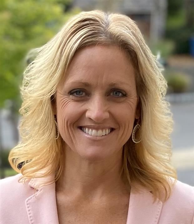 Dr. Amy Orlando Dr. Amy Orlando
