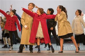 Summer Stock performers on stage