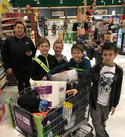 Ferderbar students at Giant supermarket