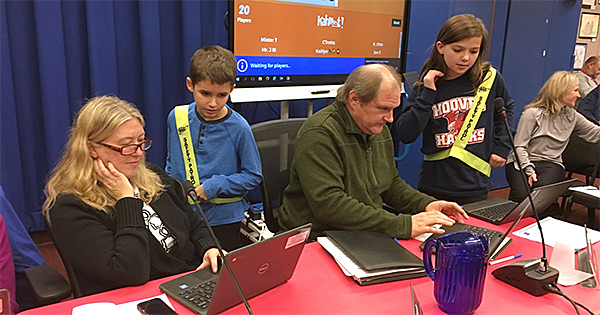 Hoover students help Board members play an online game