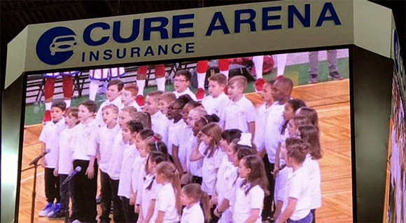 Hoover Choir performs at a Globetrotters game