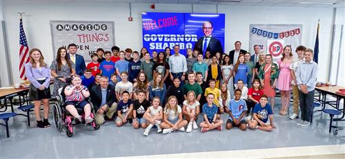 Group photo of students with Governor Shapiro
